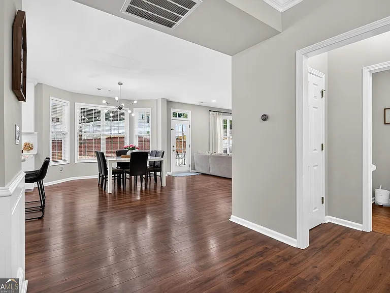 323 Revolution Dr — Photo 12