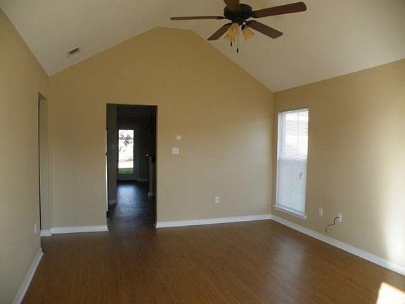 LIVING RM W/CATHEDRAL CEI