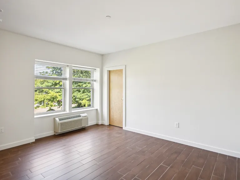 Fairchild Apartments — Photo 6