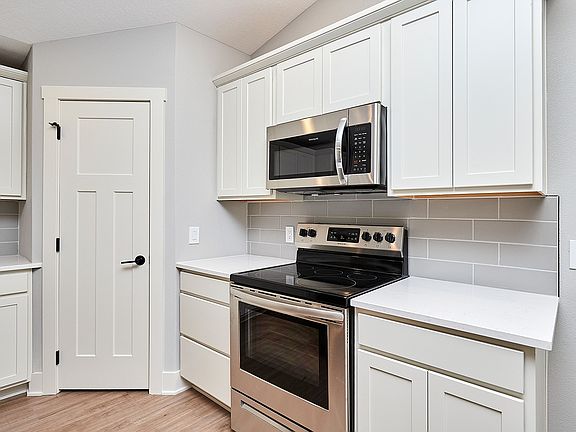 5th image of 6634 NE 9th Ct