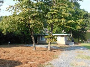 422 Pinehaven Dr, Badin Lake, NC 28127