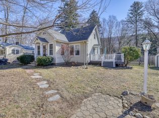 6 Opal Rd, Oak Ridge, NJ 07438