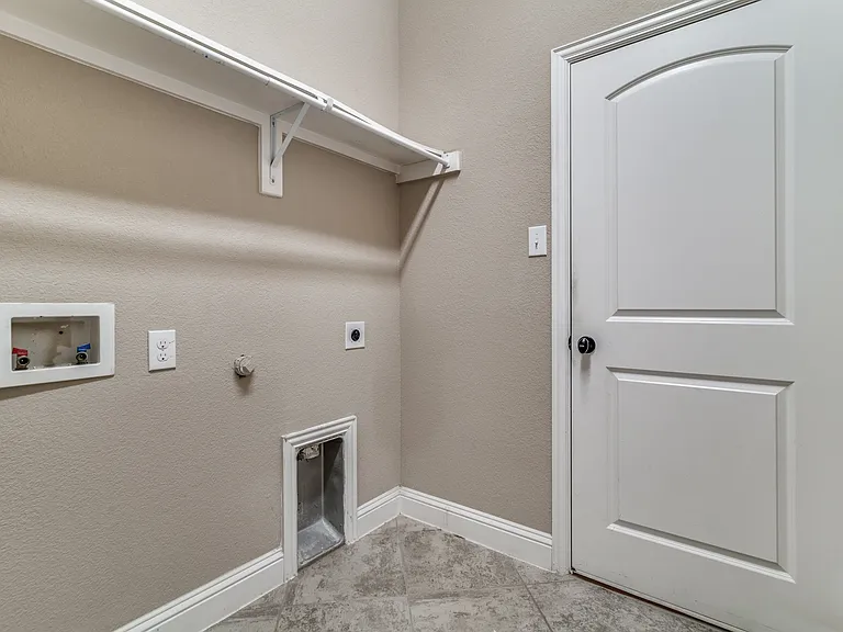 1631 Veneto Dr — Photo 13