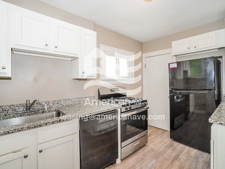 636971_006_kitchen_7.jpg
