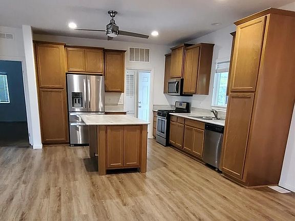 5th image of 2550 E Valley Pkwy E Space 18