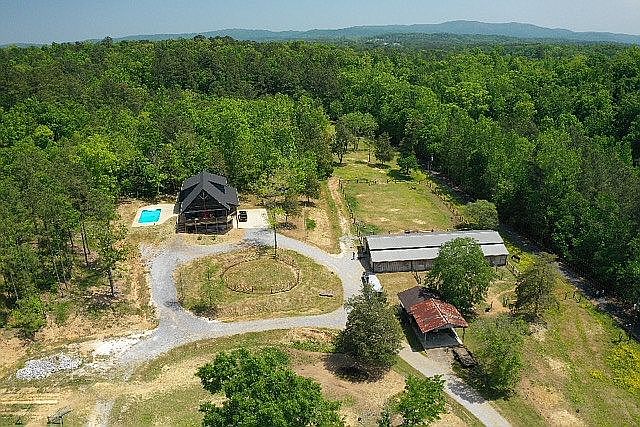 2nd image of 2634 Cedar Springs Rd