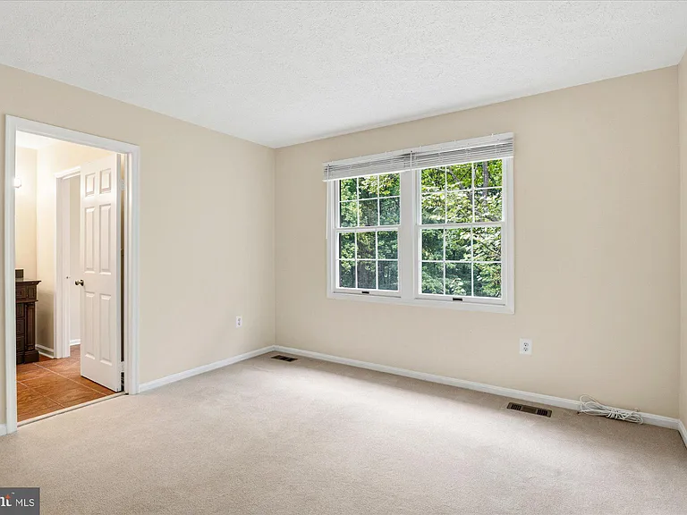 9708 Locust Hill Dr — Photo 38