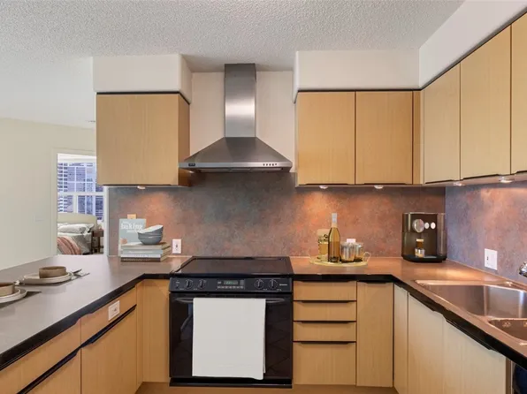 801 S King St APT 2804, Honolulu, HI 96813