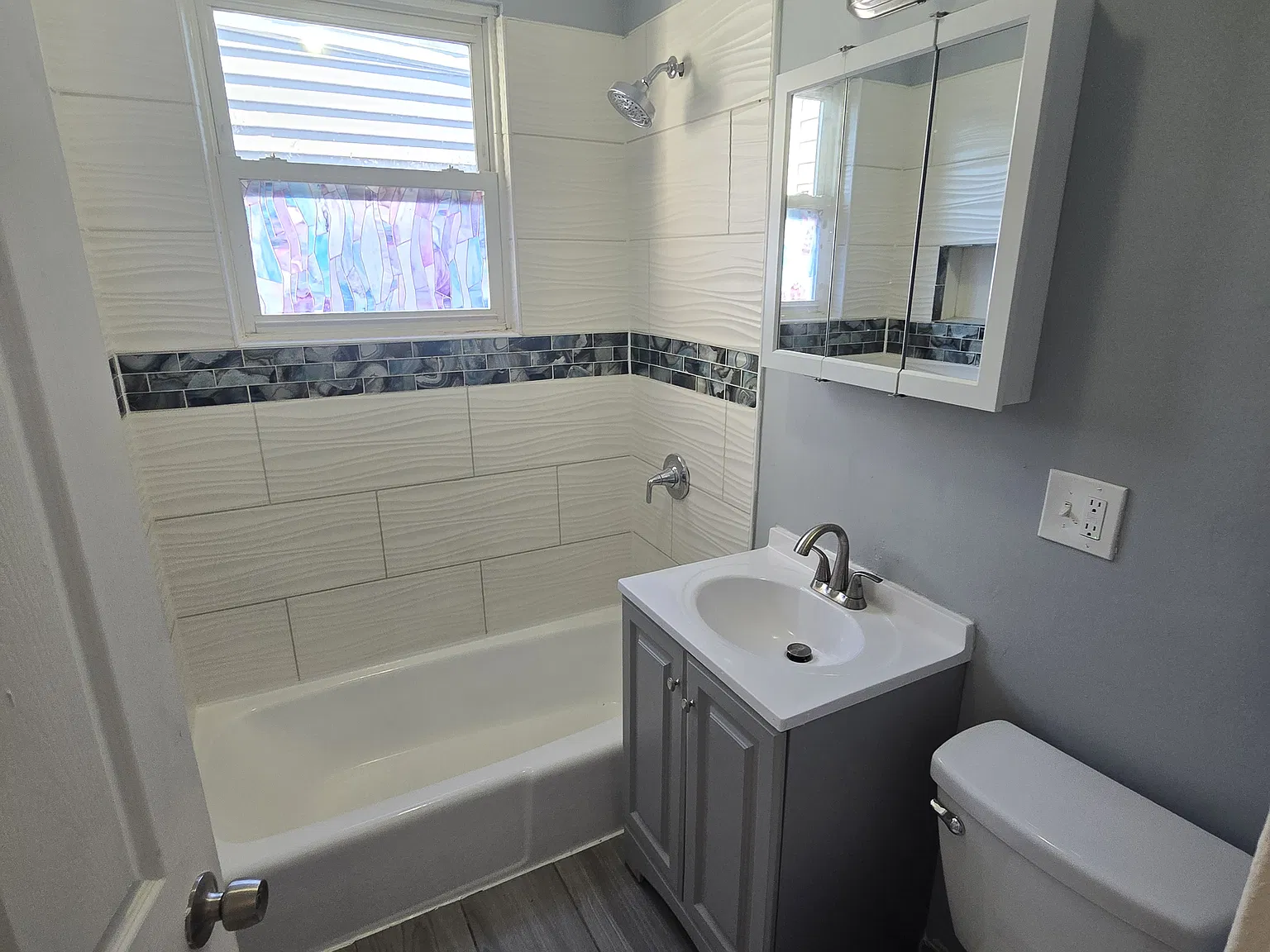 3 bed, $2,000 — Photo 2