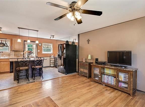5th image of 12036 Glenpark Dr