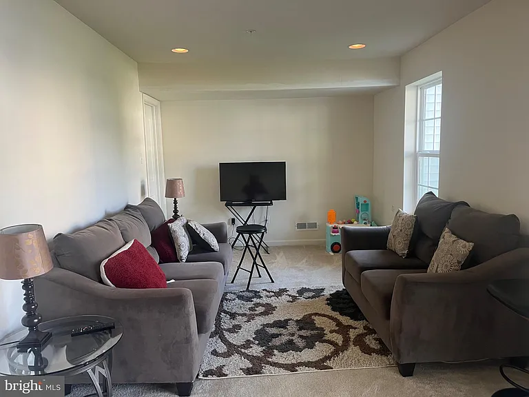 141 Graystone Dr — Photo 41