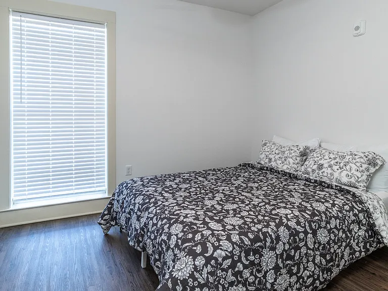 1110 Franck St — Photo 17