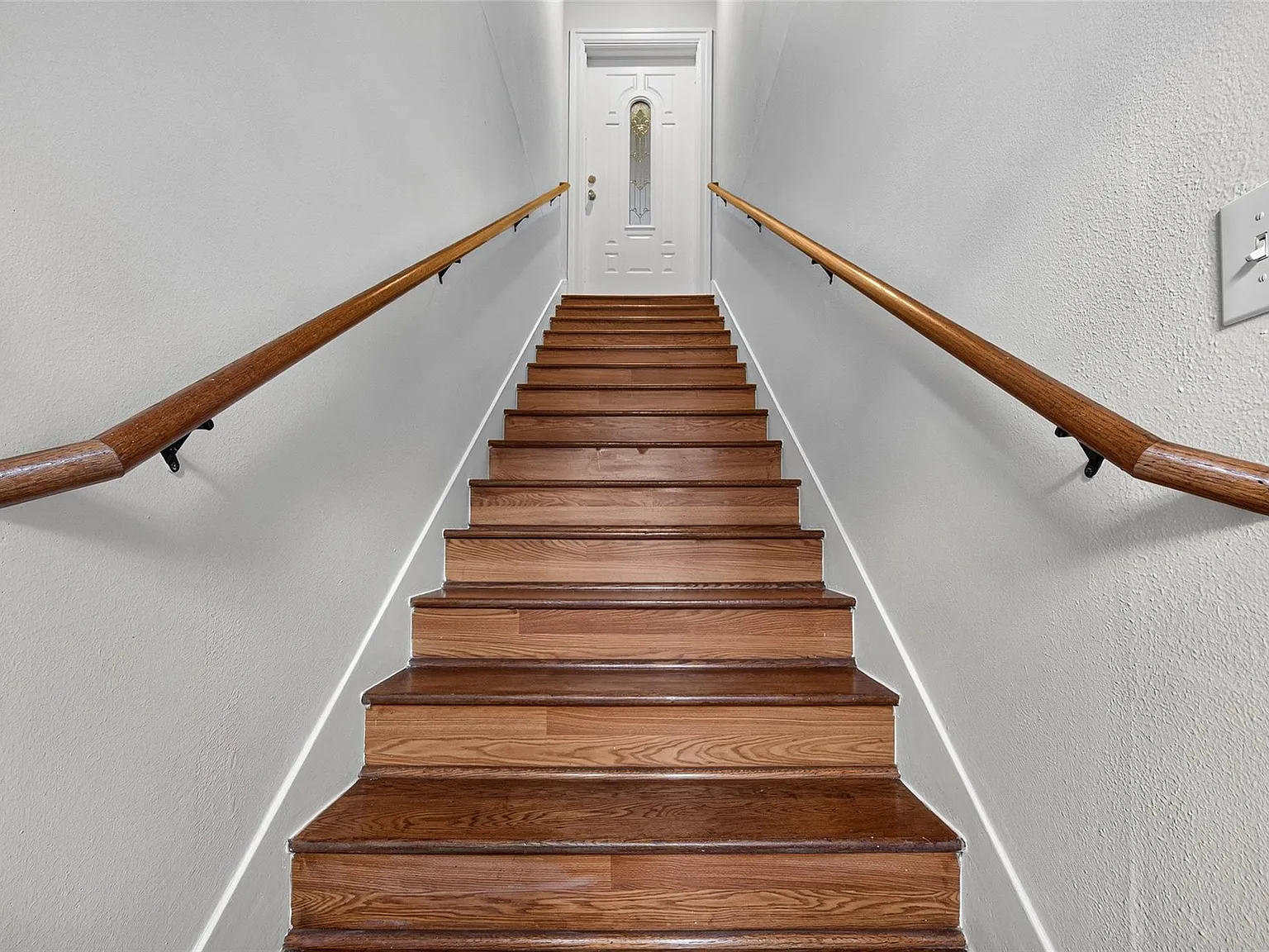 2 bed, 1.5 bath, 2902 sqft, $2,100 — Photo 4