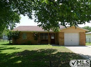1408 S Howeth St, Gainesville, TX 76240