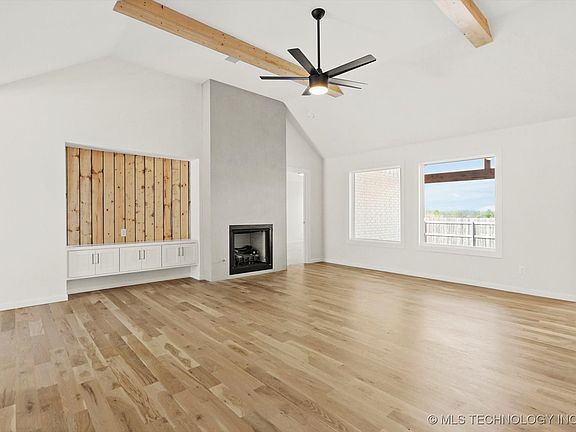 4th image of 2706 E Rockford Pl