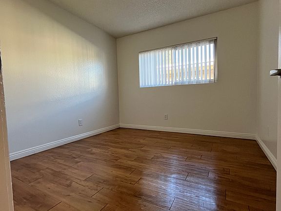 3rd image of 14753 Delano St APT C