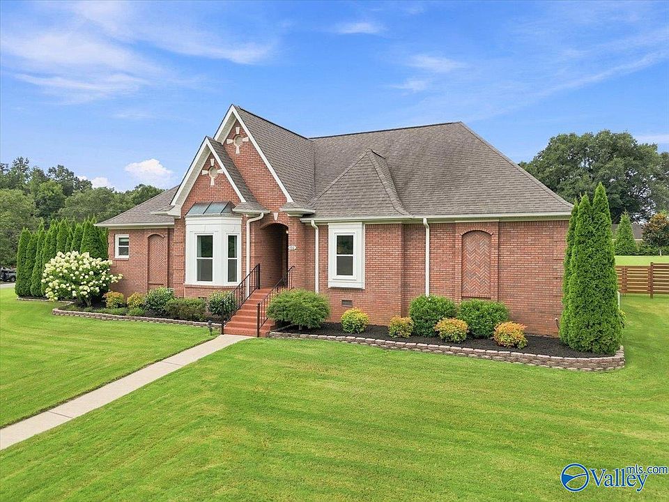 1st image of 100 Ce Lee Cir