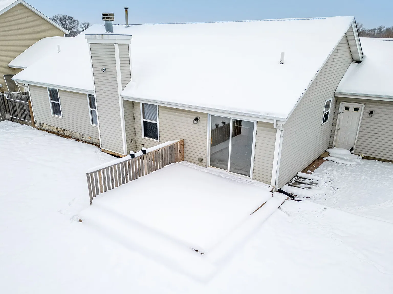 4 bed, 2361 sqft, $2,500 — Photo 2