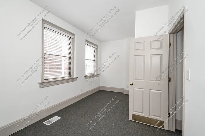 211 W 9th St #5 — Photo 2