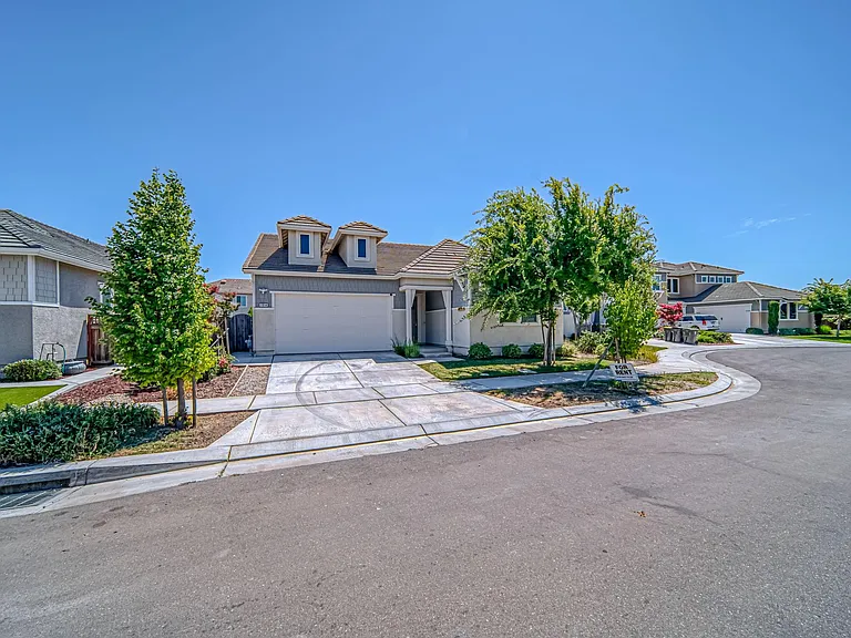 1914 Balsam Ct — Photo 3