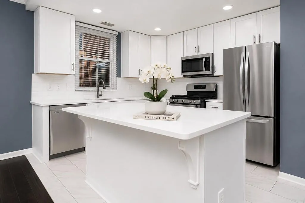 2 bed, 2.5 bath, 1160 sqft, $2,150 — Photo 3