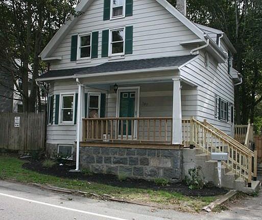 3rd image of 107 Lincoln St