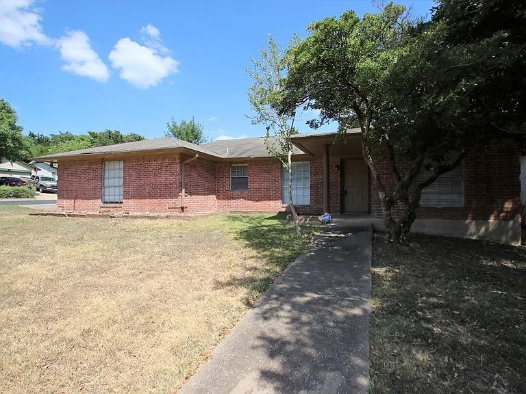 7017 Crosswood Dr — Photo 1