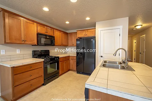 259 N Cedar St Photo 1