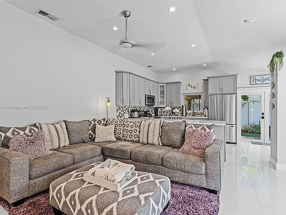 4th image of 18273 NW 7th St #1