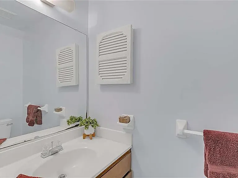2102 Victoria Ct — Photo 13