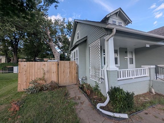 3rd image of 3011 Miller Ave