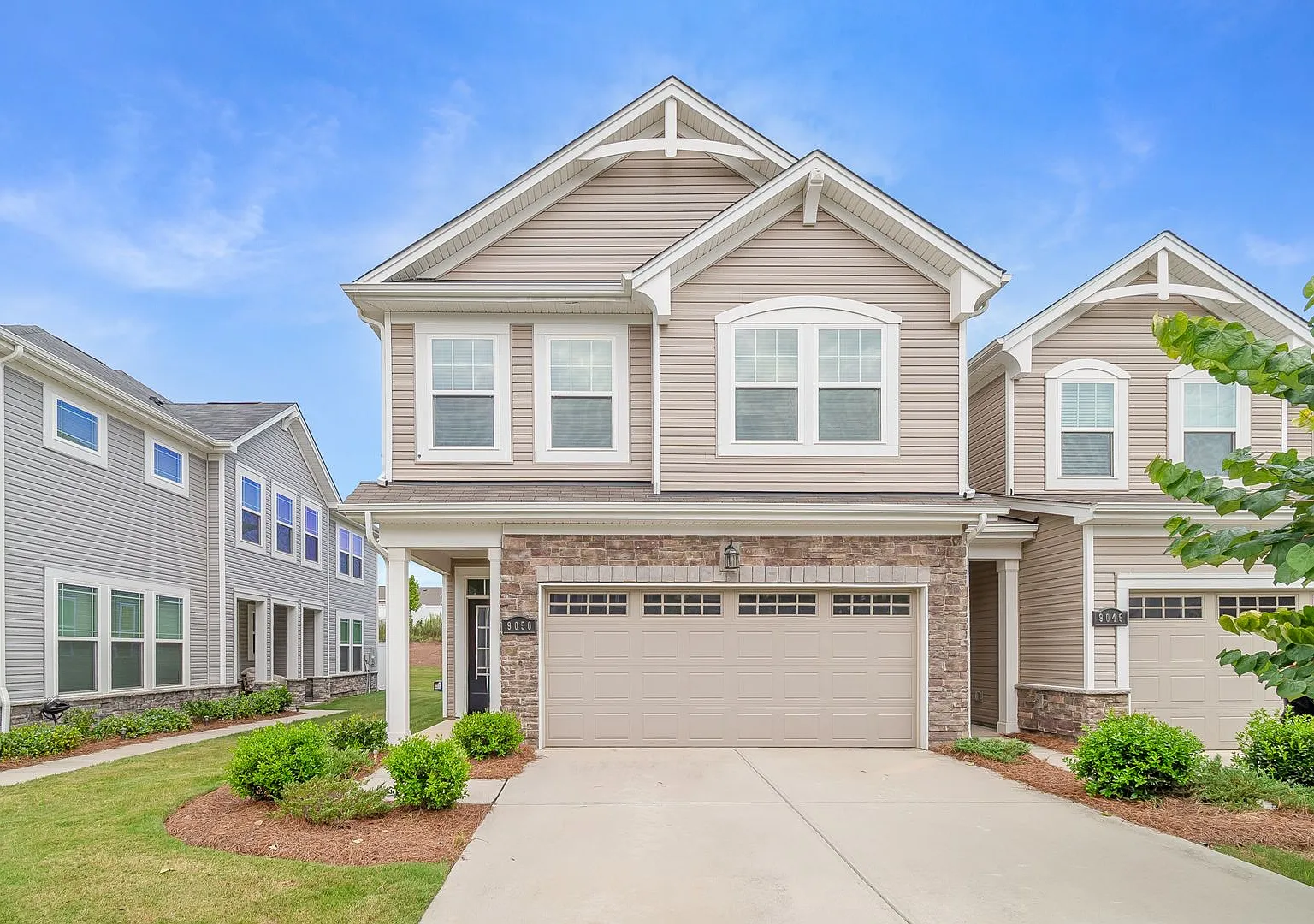 Modern Comfort, Effortless Living & Unbeatable Convenience in Northfield Crossing 3BR/2.5BA, 2 Ca... — Photo 3