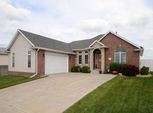 6420 Grays Peak Dr, Lincoln, NE 68521