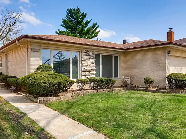 2221 Spruce Ave, Des Plaines, IL 60018