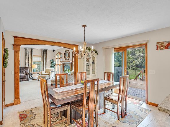 5th image of 4923 Country Ln