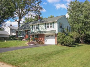 609 Lamp Post Ln, Aston, PA