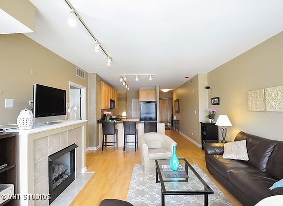 3rd image of 1212 N Wells St APT 1002