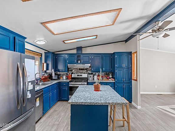 3rd image of 4075 Bobolink Cir