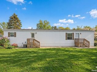 425 Elm Dr, Oakland, MI 48363