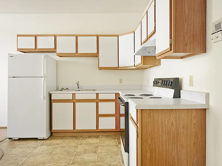 6 North Main Street - Downtown apartments on second floor above commercial spaces. — Photo 8