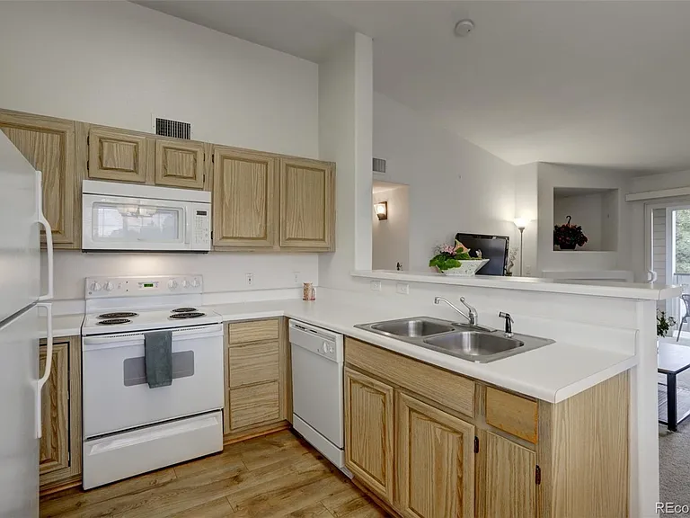 1110 Opal St #202 — Photo 10