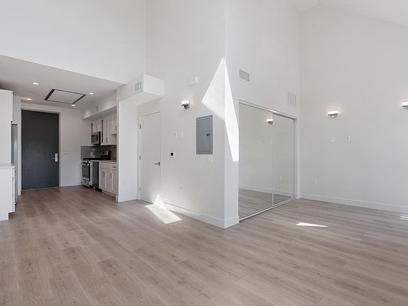 4th image of 2336 Westwood Blvd #323