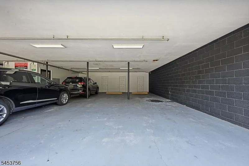 2 bed, 2.0 bath, $2,700 — Photo 2