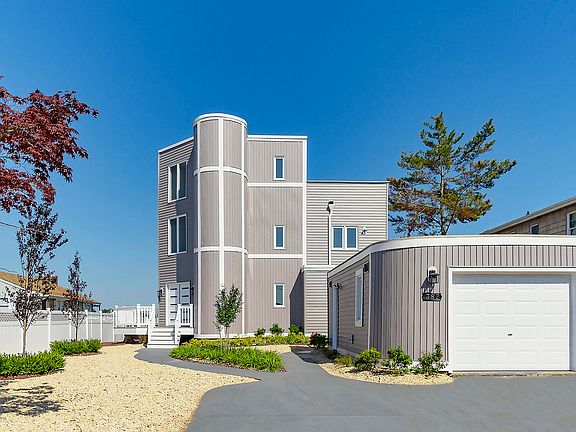 3rd image of 382 Aldo Dr