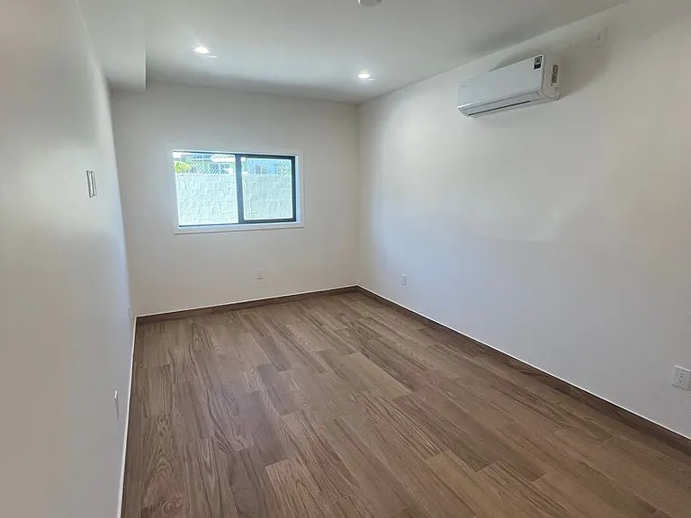 6903 Fulton Ave — Photo 6