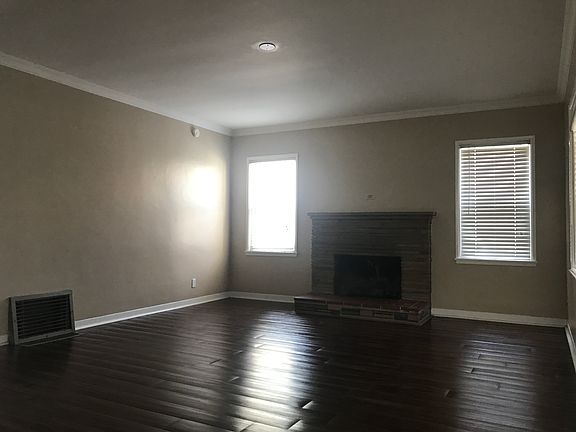 4th image of 810 W Markland Dr