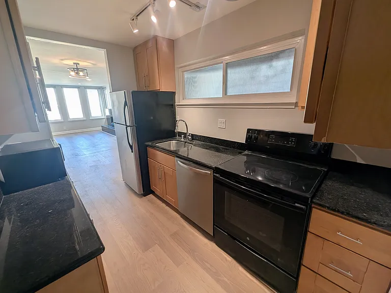875 Waller St #1 — Photo 5