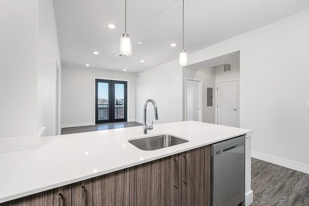 16 Laurel St — Photo 4