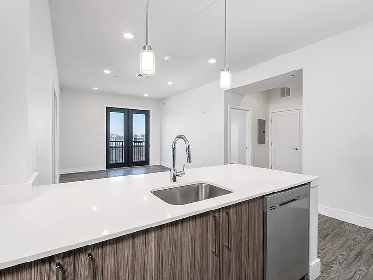 16 Laurel St — Photo 4