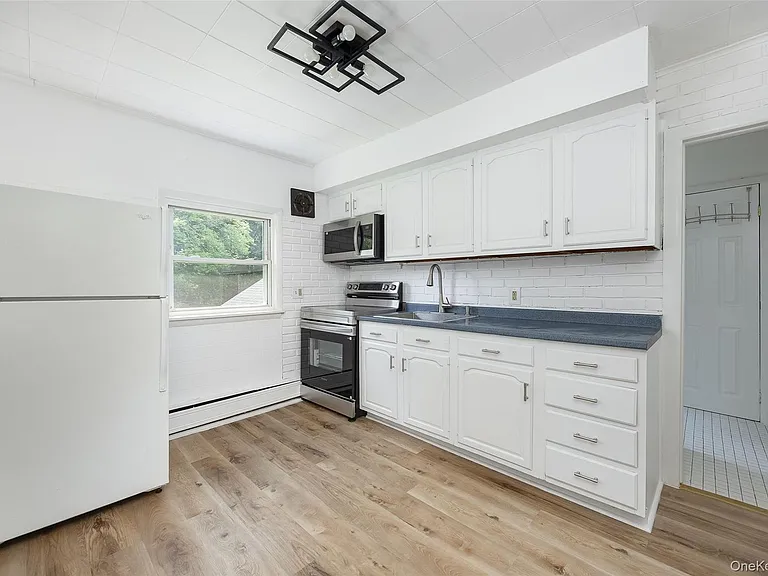 216 Hobbs Ln #B — Photo 9